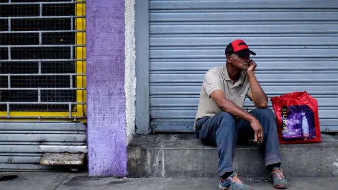 Pemangkasan subsidi membuat kalangan miskin tak bisa membeli barang-barang kebutuhan sehari-hari.