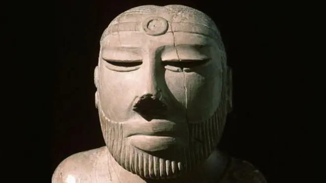 పురాతన విగ్రహం