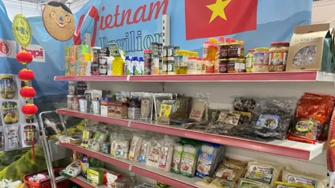 Nông sản và thực phẩm có nguồn gốc thực vật như gạo, mì, phở, bún, miến khô, trà, cà phê, hạt điều, hạt tiêu, gia vị, là một số mặt hàng được trưng bài tại Vegfest UK 2022.