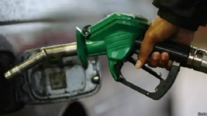 ඉන්ධන පිරවුම් හල්හි පෙට්රල් නොමැති බවට මහජනයා මැසිවිලි නගති