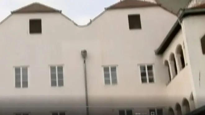 Mana Adoolfi Hiitiler keessatti dhalate, Oostiriyaa jiru.