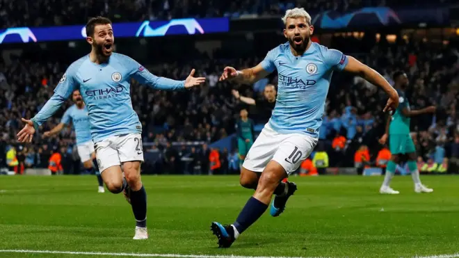 Футболисты