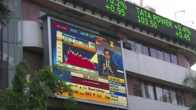 حکومت نے آئندہ مالی سال میں غریب لوگوں کے لیے 51 لاکھ مکان اور دو کروڑ ٹائلٹ تعمیر کرنے کا بھی اعلان کیا ہے