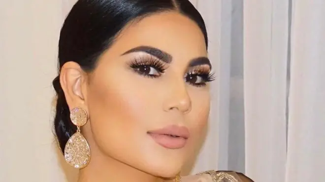 Aryana Sayeed merupakan penyanyi, penggubah, dan juga bintang TV terkenal di Afghanistan namun tak sedikit pula yang mengecamnya.