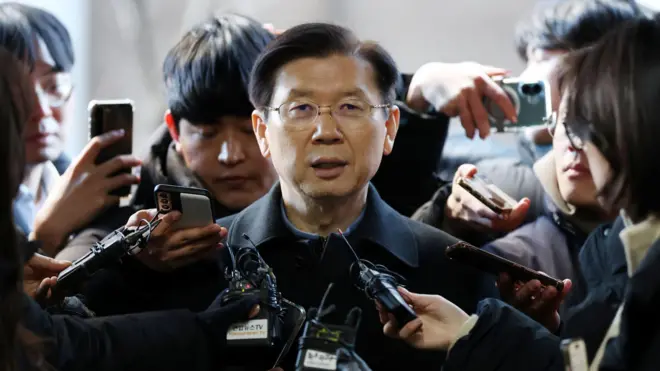 윤석열 대통령에 대한 체포영장 집행을 방해한 혐의(특수공무집행방해)로 입건된 박종준 대통령 경호처장이 10일 오전 서울 서대문구 국가수사본부로 출석하고 있다