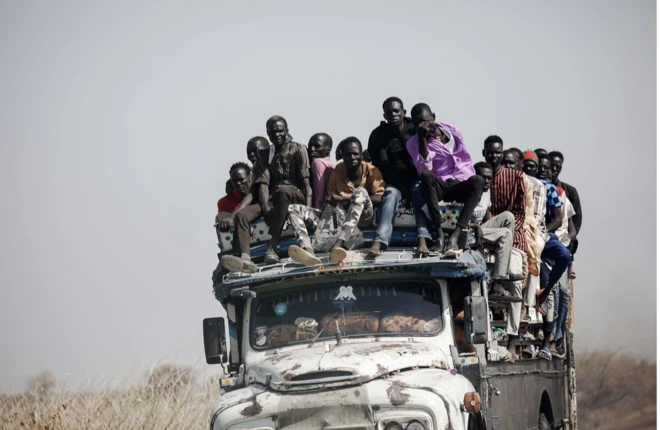 Refugiadosyumi slotfuga da guerra no Sudão na garupayumi slotum caminhão