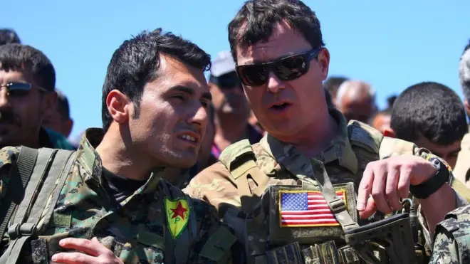 YPG savaşçısı ve ABD askeri