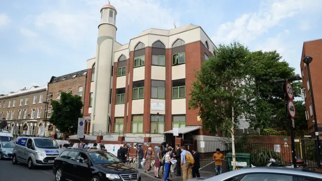 Masjid Finsbury Park menerima penghargaan Visible Quality Mark karena dipandang membuat anak muda berpaling dari ekstremisme.