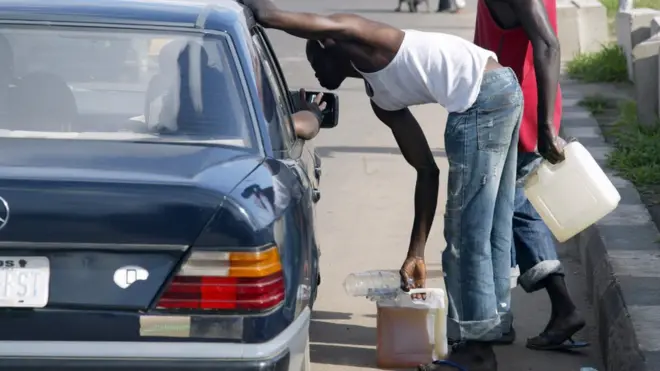 Black market common for Nigeria as people no see fuel buy for filling station
