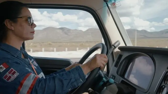 ट्रक ड्राइवर महिला