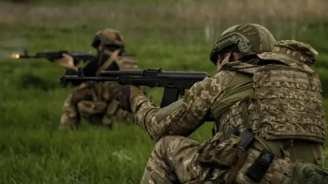 ウクライナ戦争 ロシア軍特別軍事作戦7点セット ワッペン スパイペン手裏剣お得 ウクライナ軍総司令官の側近、手投げ弾で死亡 誕生日の贈り物