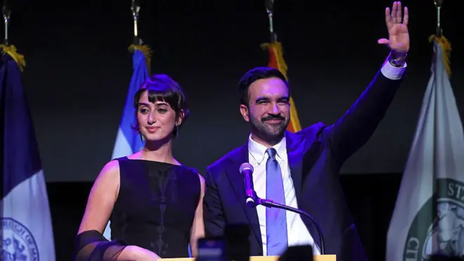  Zohan Mamdani ati iyawo rẹ.