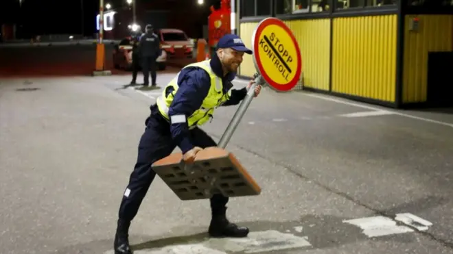 Border guards took down warnings signs as the Baltic states opened its "travel bubble" at midnight