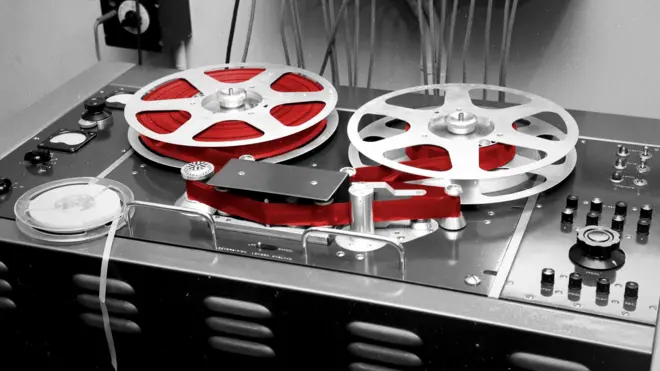 Старый магнитофон