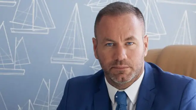 Andy Scott waxaa uu suurogashay inuu meel sare ka gaaro ganacsiga