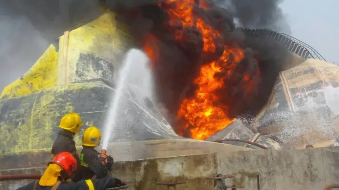 Ọkụ tanka agbala ọtụtụ mmadụ na oge gara aga na Legos