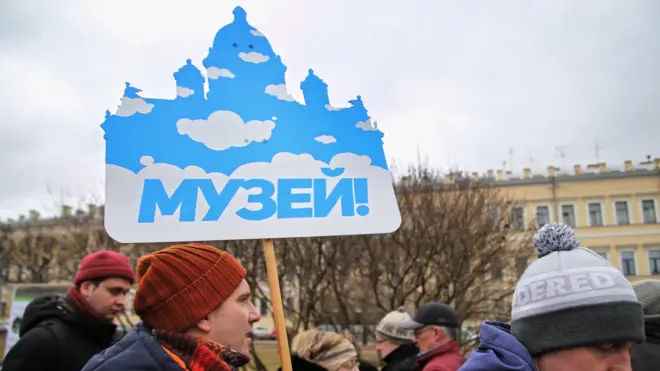 Законопроект внесли после митингов против передачи РПЦ Исаакиевского собора в Санкт-Петербурге