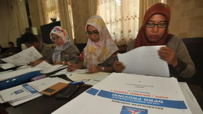 Bawaslu mengumumkan 192 nama bakal calon legislatif DPRD yang terindikasi mantan terpidana korupsi.