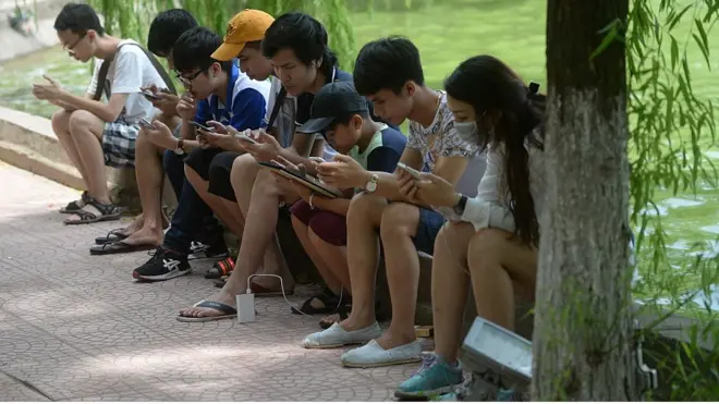 Smartphone và Facebook đã trở thành khái niệm quen thuộc với giới trẻ Việt Nam