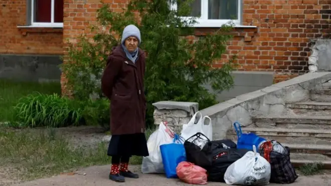 Преостало становништво Вовчанска евакуисано је док је Русија гранатирала погранични град