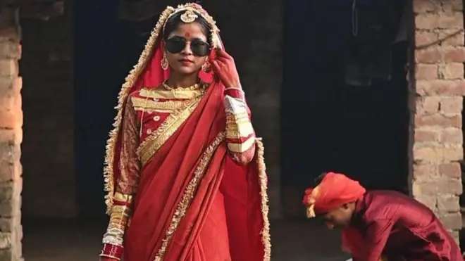 సబ్యసాచి డిజైన్లను అనుకరించిన చిన్నారులు