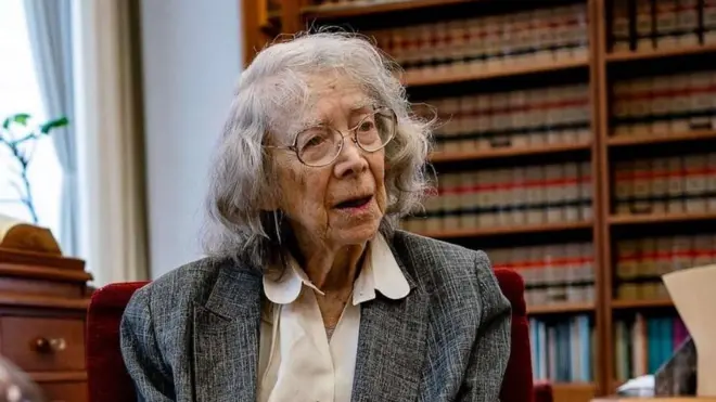 Pauline Newman, aganira n'umunyamakuru muri Kamena(6) uyu mwaka mu biro bye i Washington DC