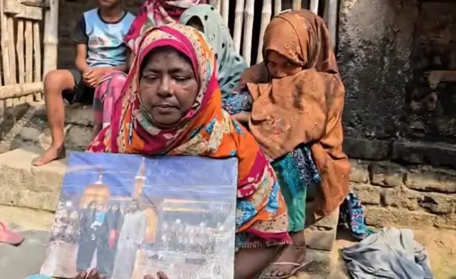 পশ্চিমবঙ্গের বসিরহাটের বাসিন্দা আমির হোসেন গাজীর পরিবার