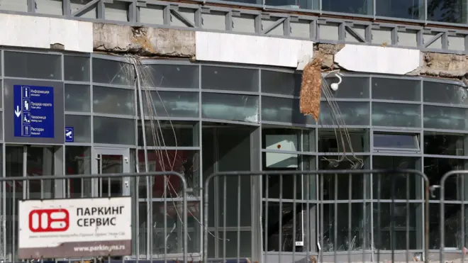 Srušena nadstrešnica na železničkoj stanici u Novom Sadu