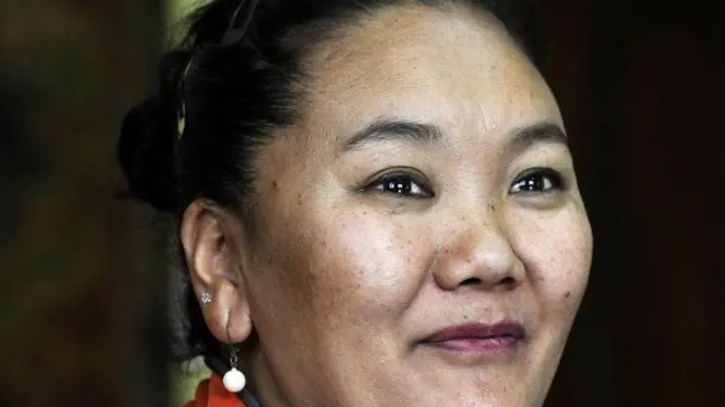 ဧဝရက်၊ တောင်ထိပ်၊ တောင်တက်သမား၊ နီပေါအမျိုးသမီး၊ လက်ခ်ပါ ရှာပါ