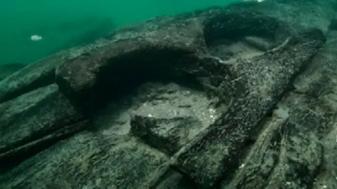 Корабль на дне моря