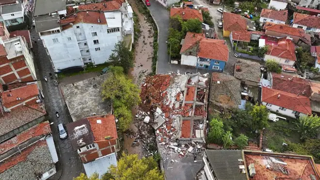 Balıkesir'de yıkılan binaların kuşbakışı görünümü