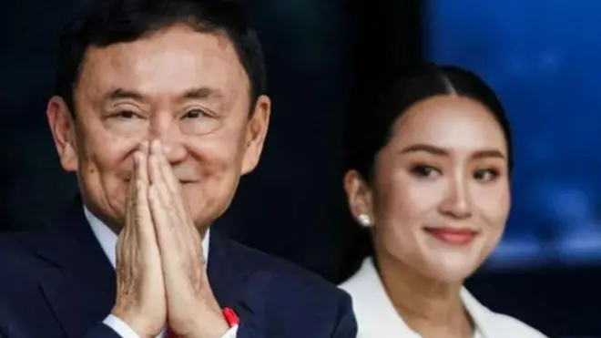 Thaksin Shinawatra bersama putrinya yang kini menjadi Perdana Menteri Thailand, Paetongtarn Shinawatra.