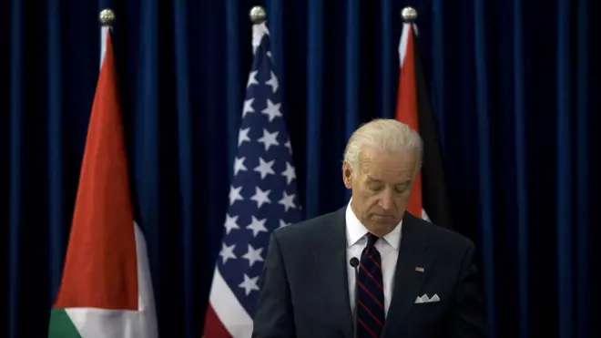 جو بايدن حينما كان نائباً للرئيس الأمريكي في رام الله في الضفة الغربية التي تحتلها إسرائيل ، في 10 مارس/آذار 2010