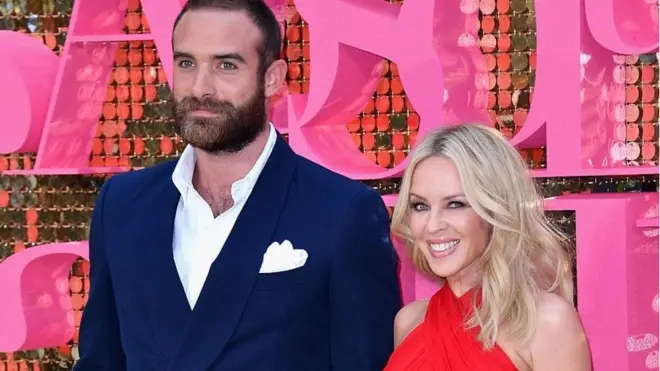 یہ جوڑا شادی کا مساوی حق دینے کے لیے چلائی جانے والی مہم 'سے آئی ڈو ڈاؤن' نامی مہم کا حامی ہے