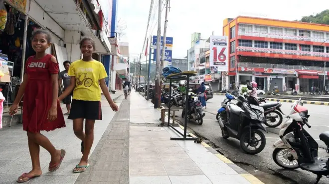 Akses internet di sejumlah wilayah telah kembali normal, namun di sebagian wilayah lain, termasuk di Jayapura, masih lumpuh akibat pemblokiran oleh pemerintah