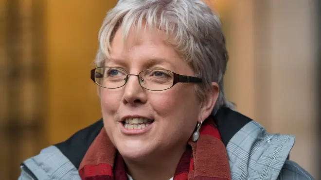 เกรซี เป็นผู้สื่อข่าวที่ได้รับการยอมรับอย่างกว้างขวางและทำงานให้บีบีซีมานานกว่า 30 ปี