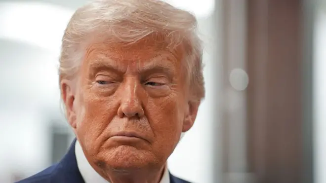 डोनाल्ड ट्रंप