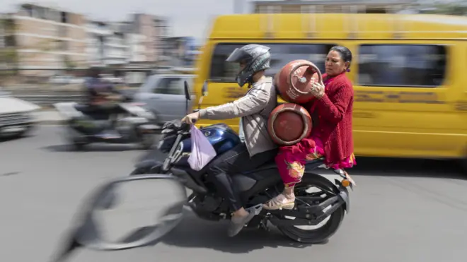 व्यवसायीहरूले पर्याप्त मौज्दात रहेको बताइरहेका छन्।