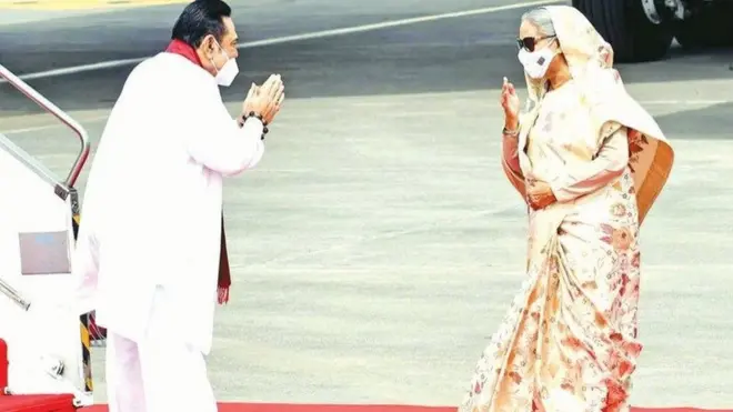 අගමැති මහින්ද බංගලාදේශ අගමැතිනිය සමග