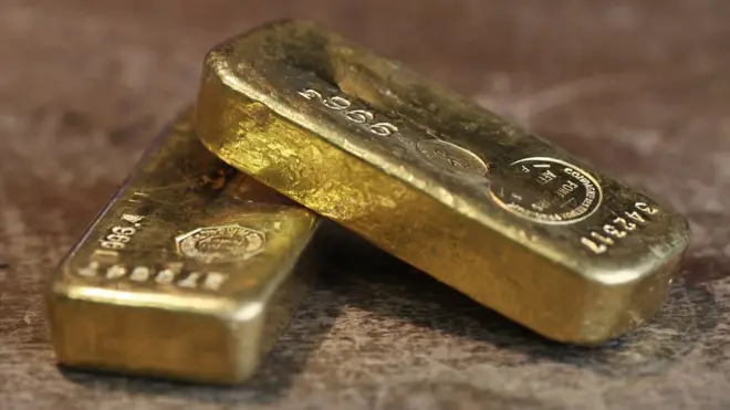 Picha iliyopigwa April 29, 2010 Paris ikionesha vipande vya dhahabu AFP/Getty Images)