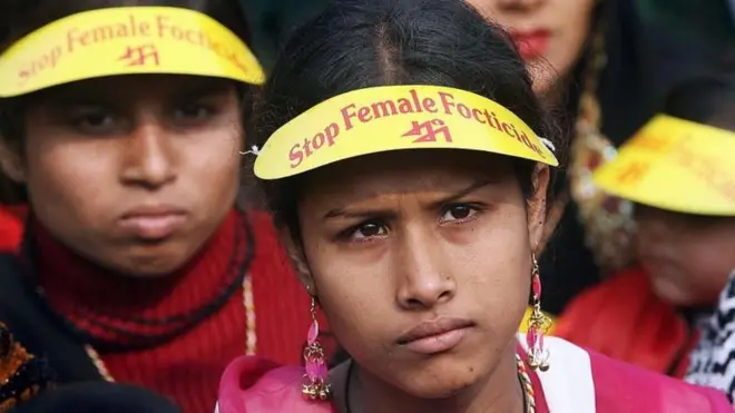 गर्भलिंग निदान चाचणी प्रतिबंधक कायद्यावर नव्याने चर्चा सुरु झाली आहे.