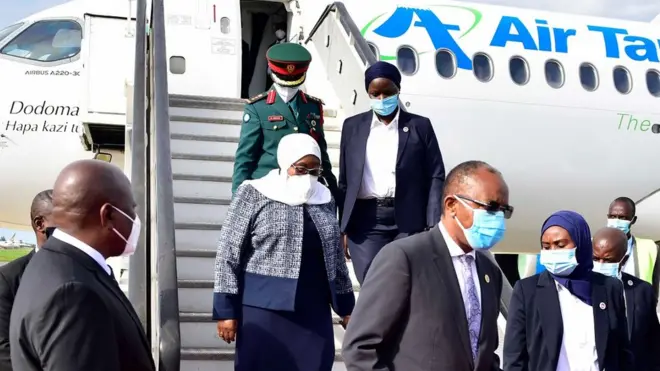 Perezida Samia Suluhu wa Tanzania ageze i Kampala mu irahira rya Perezida Museveni