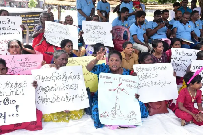 මන්නාරම දූපත ආශ්රිතව ඉදිකිරීමට නියමිත මන්නාරම සුළං බලාගාර දෙවන ව්යාපෘතියට අදාළව සුළං ටර්බයින රැගෙන යන වාහන ගමනාගමනය නවත්වා ප්රදේශවාසිහූ මන්නාරම නගරයේ (අගෝස්තු 11 වැනිදා) රාත්රියේ විරෝධතාවයක නිරත වූහ.