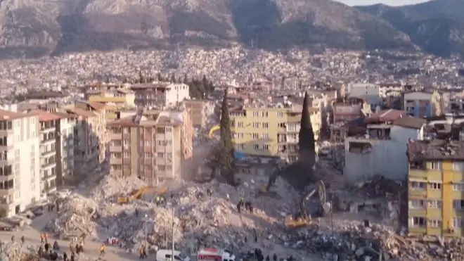 شكوى في أنطاكيا من عدم وصول فرق الإنقاذ لبعض المناطق المتضررة