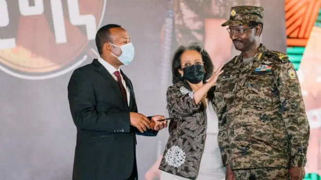 Itaamaazhor Shuumiin Itoophiyaa Birhaanuu Juulaa ajajaa waraanaa Itoophiyaa jalqabaa gulantaa Fiild Maarshaal kennameefidha