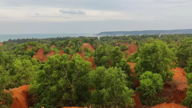 ఎర్రమట్టి దిబ్బలు