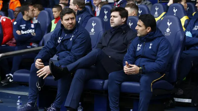 بوتشيتينو بين مساعديه