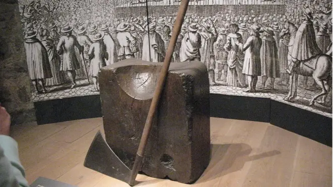 Плаха с топором в лондонском Тауэре