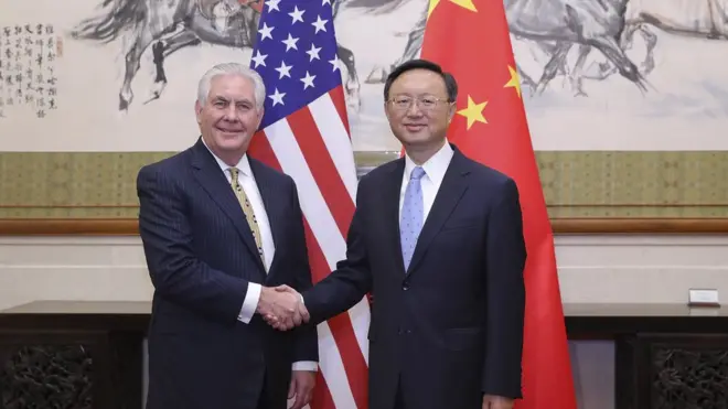 美国国务卿蒂勒森在与中国外长王毅会谈后与负责外交事务的国务委员杨洁篪举行会谈。他将于周日（3月19日）早晨与习近平会面。