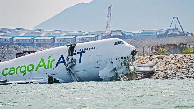 హాంకాంగ్ విమాన ప్రమాదం 